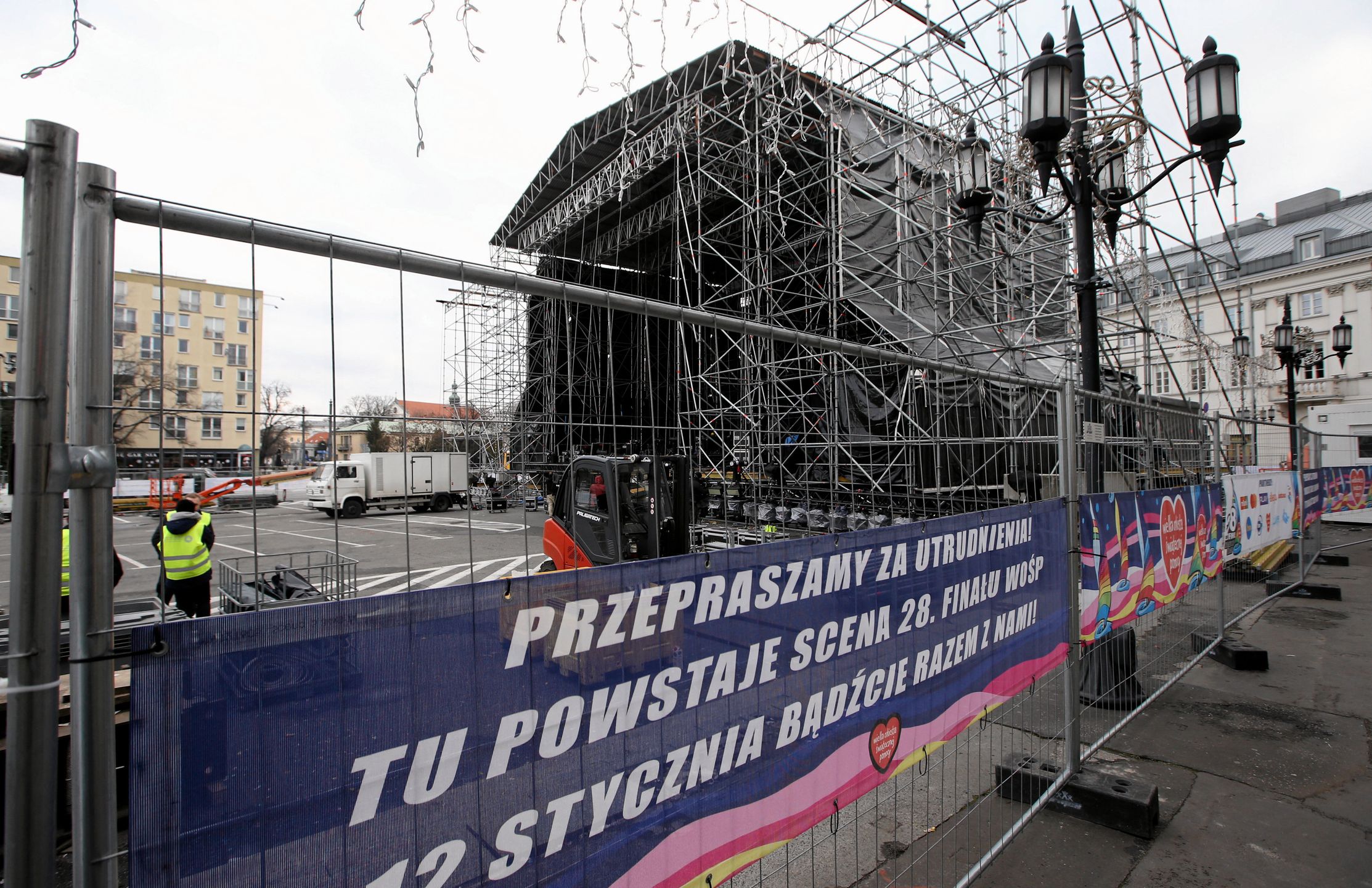 Finał WOŚP 2020 w Warszawie. Na pl. Bankowym powstaje scena, na której 12 stycznia zagra Orkiestra 