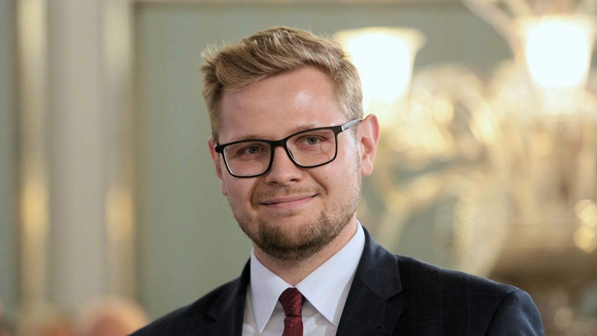Michał Woś. 28-latek zostanie nowym szefem resortu środowiska w rządzie Morawieckiego