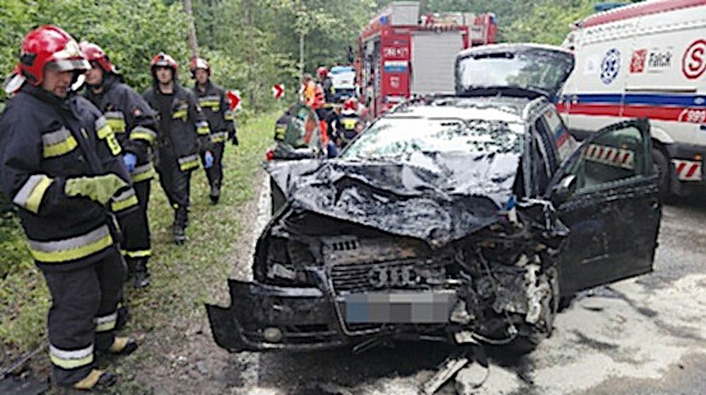 Pijany zderzył się z małżeństwem. Sprawca wyszedł bez szwanku, drugi kierowca reanimowany