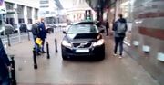 Kierowca SUV-a zastawił chodnik, a późnej po nim jeździł. Policja na szczęście przyjechała na czas