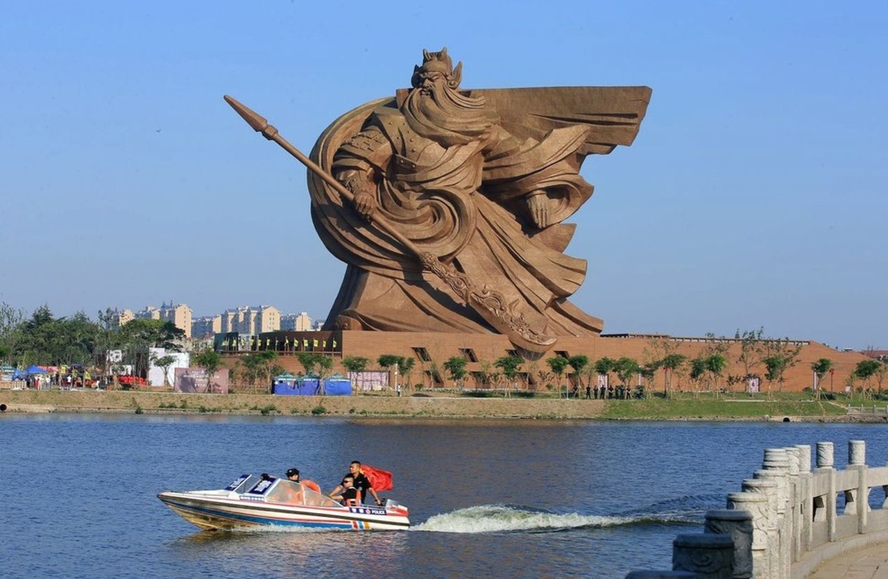 5 razy cięższy niż Statua Wolności. Gigantyczny posąg boga wojny