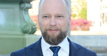 Maciej Suhtr podzielił się migawką z pracy: "Brzuch człowieka boli co chwila". To ci dopiero ciężki los!