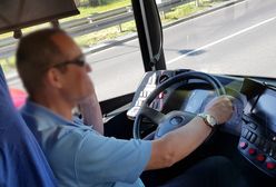 Kierowca autobusu rozmawiał przez telefon. "Nie akceptujemy takiego zachowania"