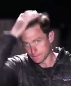 Wpadka w wejściu na żywo. Reporter nie wiedział, że jest już na wizji