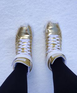 Za dużo śniegu? Jeden prosty trik czyni buty nieprzemakalnymi