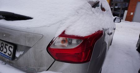 Jak myć auto zimą? Oto kilka sposobów