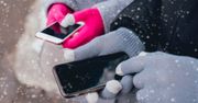 Ten trik pozwoli Ci zimą zadzwonić z rozładowanego telefonu. Wystarczy zrobić jedną rzecz