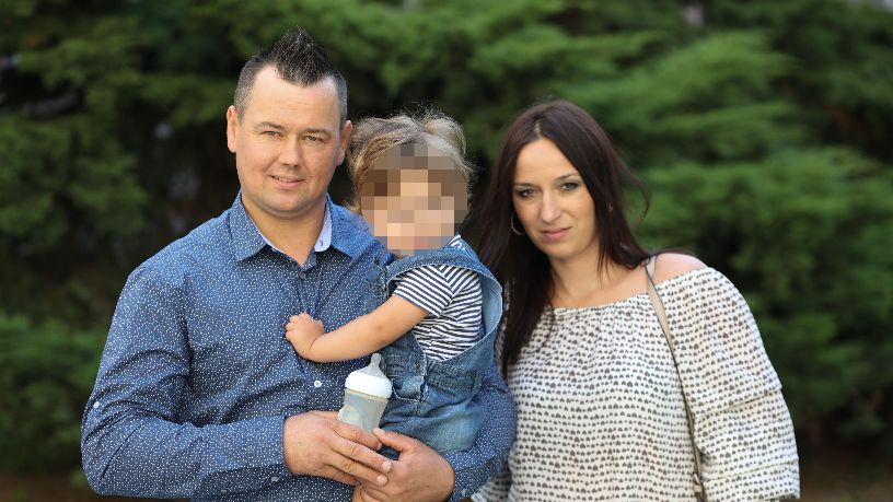 Piotr Kościesza ze swoją żoną oraz synkiem Aleksem