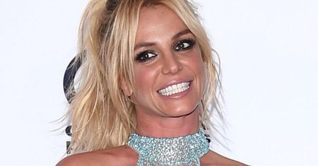 Britney Spears zrzuciła bieliznę i wskoczyła do basenu. Roznegliżowane zdjęcia ze wszystkich stron zniesmaczyły fanów: "Coraz bardziej szalona"