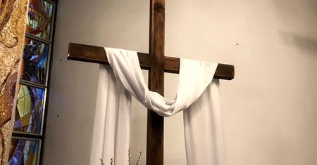 Wielkanoc: Zmartwychwstanie Chrystusa, fundament chrześcijańskiej wiary i okres odnowy duchowej