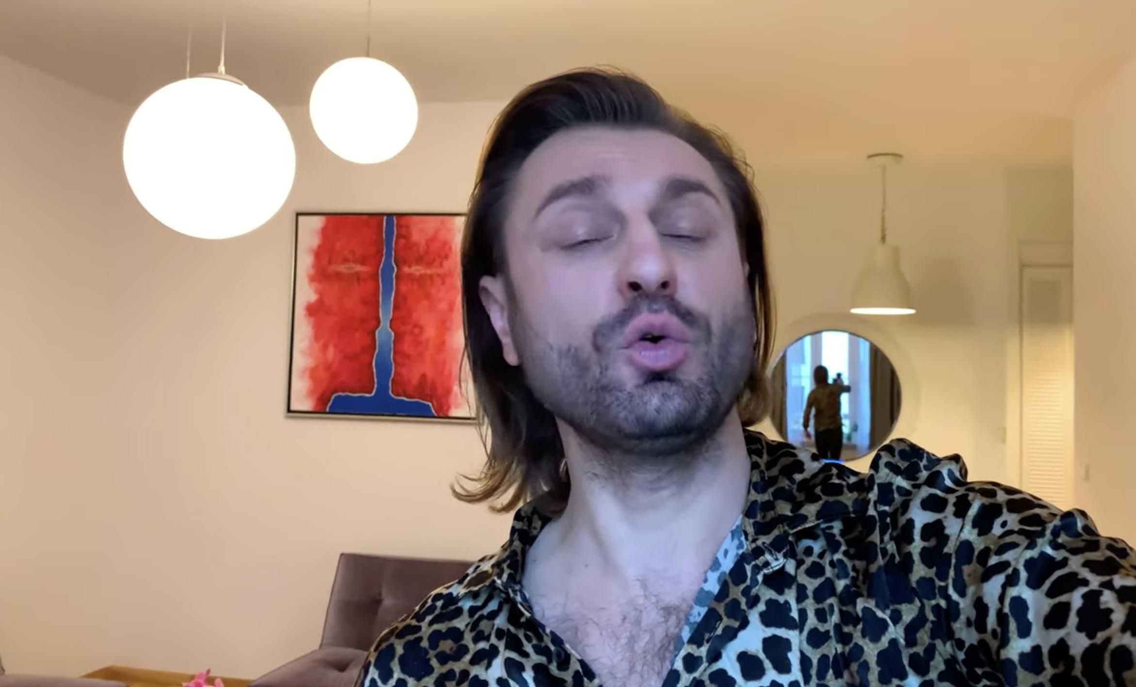 Rafał Grabias pokazuje wnętrze mieszkania