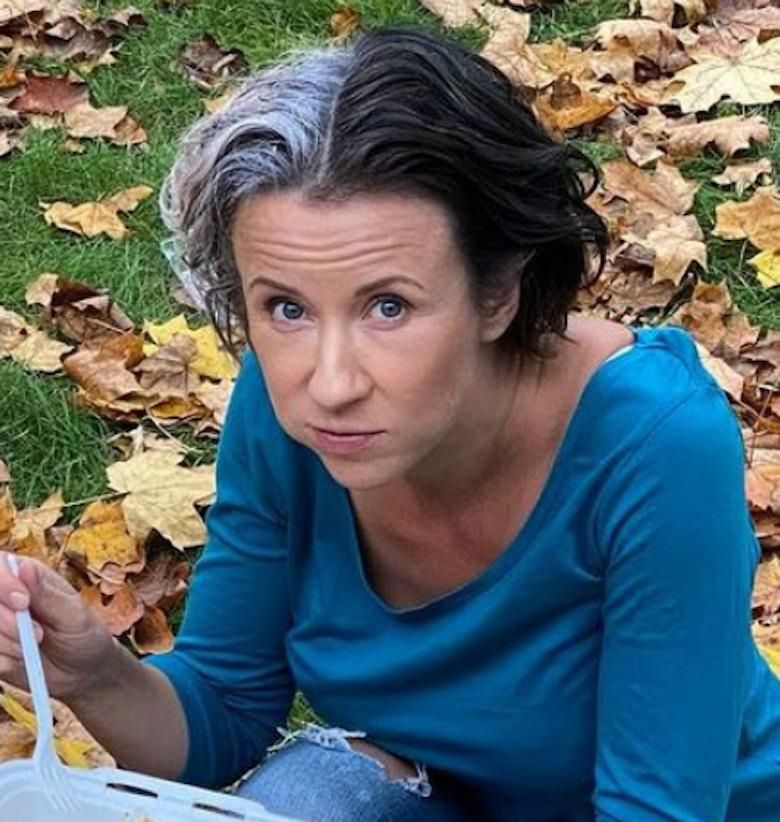 Kasia Ankudowicz w czarno-białych włosach