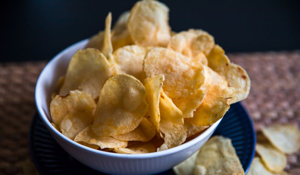 Chipsy to jedna z najbardziej popularnych przekąsek na świecie/źródło: Kadrowalnia/Adobe Stock