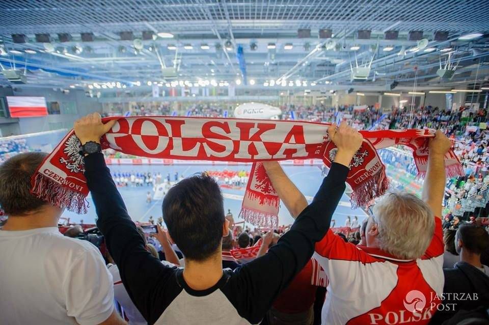 Kibice na meczu reprezentacji Polski w piłce ręcznej. Fot. Facebook.com