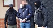 WROCŁAWSCY „ŁOWCY GŁÓW” ZATRZYMALI POSZUKIWANEGO ENĄ I LISTAMI GOŃCZYMI – UKRYWAŁ SIĘ OD BLISKO 3 LAT