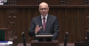 Szef MSWiA w Sejmie: W Polsce takie kreatury muszą chować się po lasach, w Niemczech maszerują w centrum Berlina