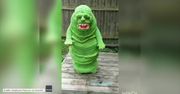 Zrobiła synowi kostium na Halloween… na szydełku. Genialny?