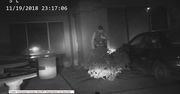 Złodziej uciekał przed policją. Wpadł pod samochód, który ukradł Clackamas