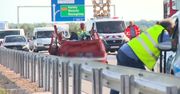 Samochód dostawczy wjechał w tył Malucha na autostradzie A1. Rannych zabrały śmigłowce