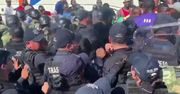 Brutalne starcia na granicy USA z Meksykiem między imigrantami, a policją