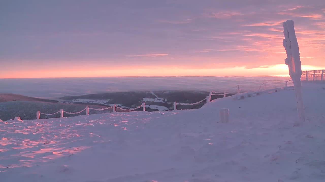 Jak się przygotować i o czym pamiętać podczas zimowych wypraw w góry?