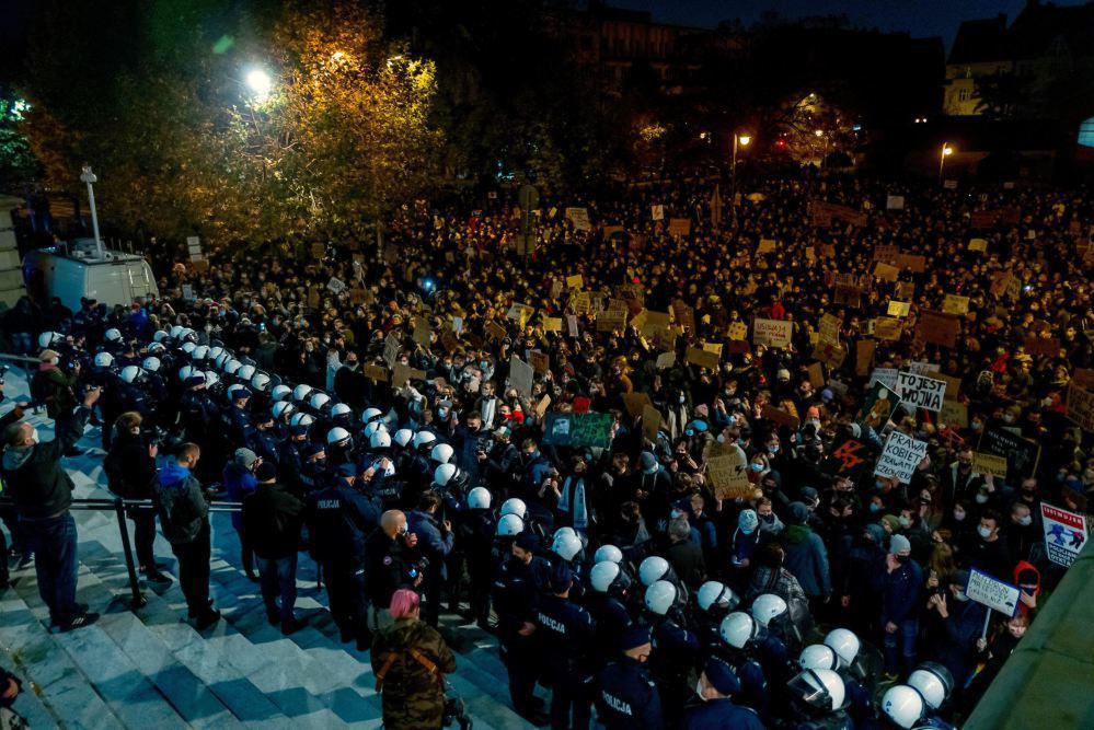 Ok. 4 tys. osób protestowało ws. aborcji, doszło do starć z policją