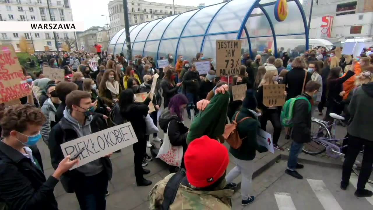 Siódmy dzień protestów po decyzji TK. Tysiące ludzi na ulicach miast