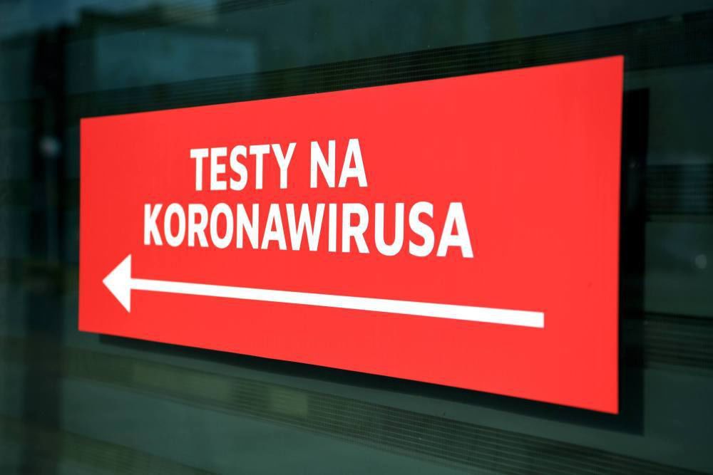 Osoba skierowana na test w kierunku koronawirusa obowiązana jest poddać się kwarantannie