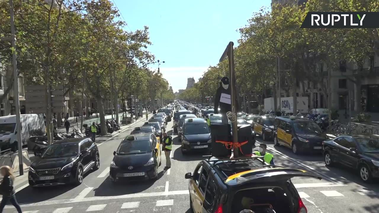 Protest taksówkarzy w Barcelonie. Domagają się pomocy w związku z epidemią