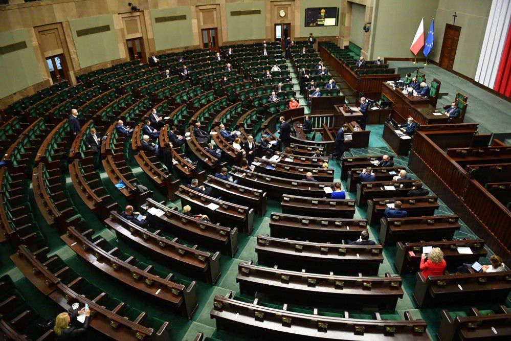 Sejm wznowił posiedzenie; zajmie się m.in. projektem ustawy PiS ws. przeciwdziałania COVID-19