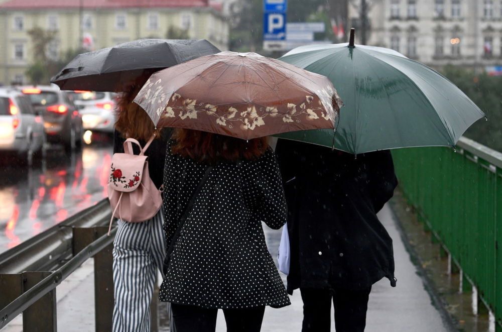 IMGW: intensywne opady w sześciu województwach