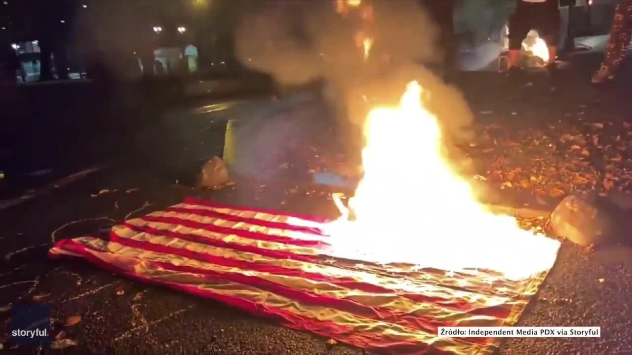 Antypolicyjny protest w Portland. Aktywiści Black Lives Matter spalili flagę USA