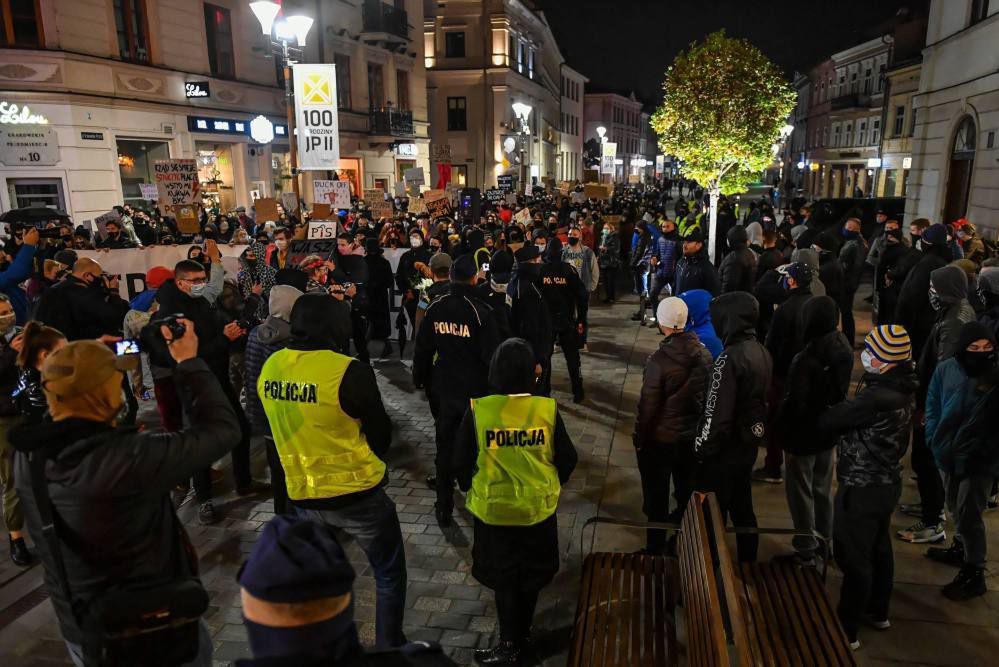 W polskich miastach odbyły się kolejne protesty przeciwko wyrokowi TK ws. aborcji