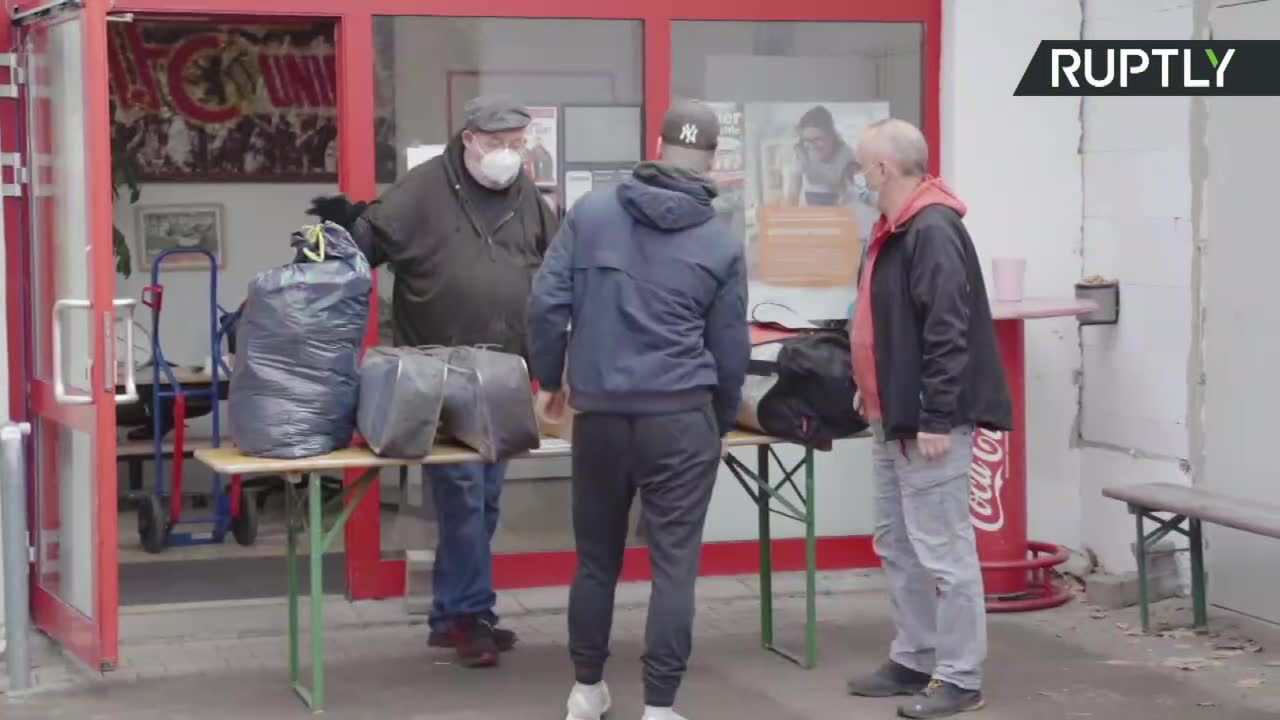 Piękny gest kibiców Unionu Berlin. Fani ze stolicy Niemiec przekazali odzież dla bezdomnych