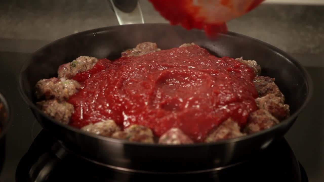 Gotowanie jako sposób na oszczędzanie pieniędzy i czasu