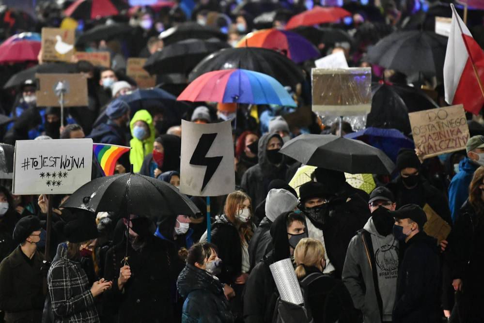 W Warszawie około 30 osób z zarzutami po protestach ws. wyroku TK