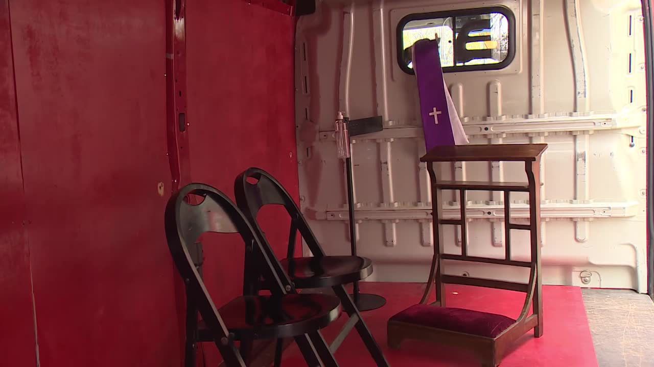 Mobilny konfesjonał zbawieniem dla wiernych