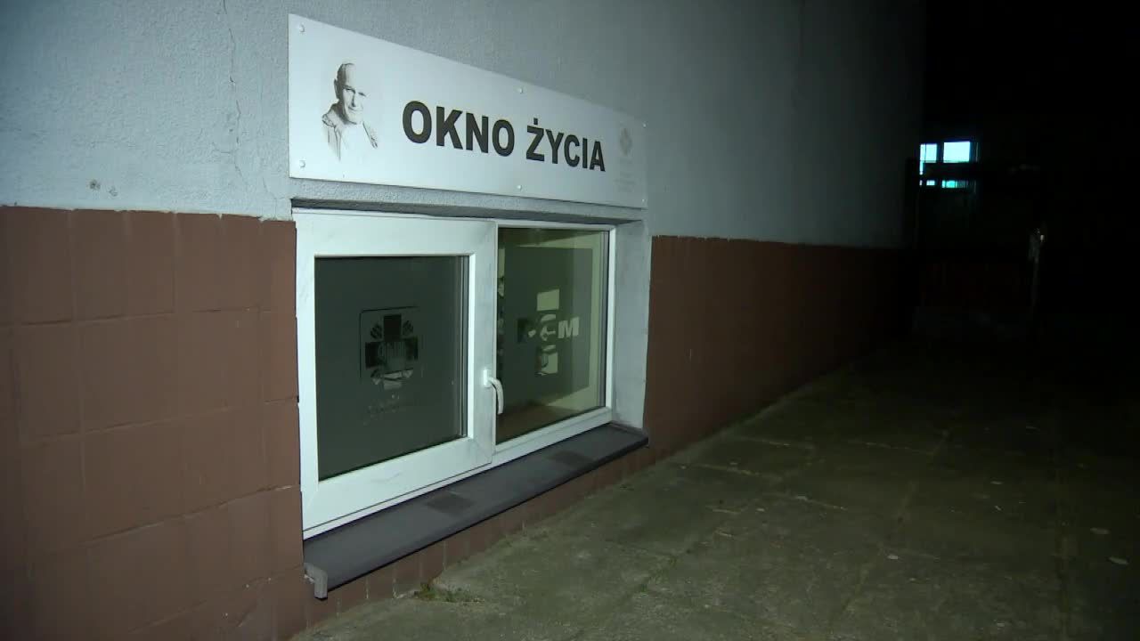 Zwłoki 20-latki w mieszkaniu, dziecko znalezione w oknie życia. Zatrzymano rówieśników ofiary