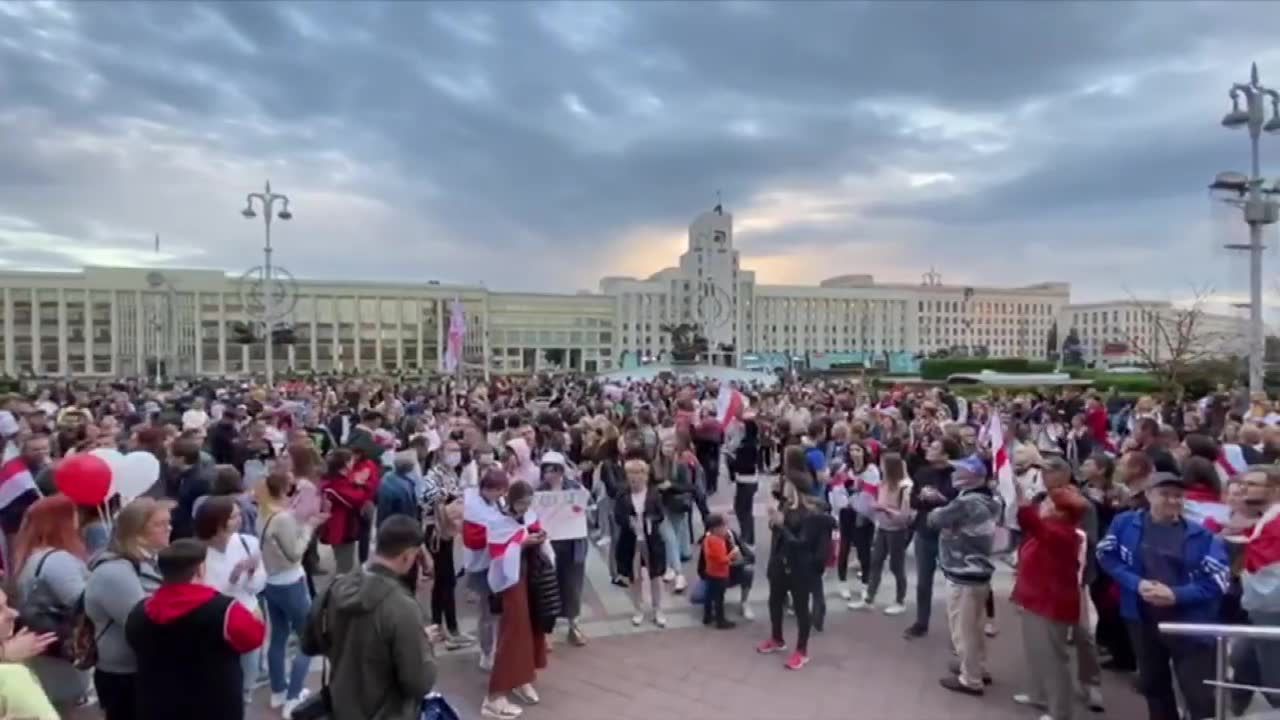 Protesty na Białorusi nie ustają. Władze znów wyłączyły internet, do akcji wkroczył OMON