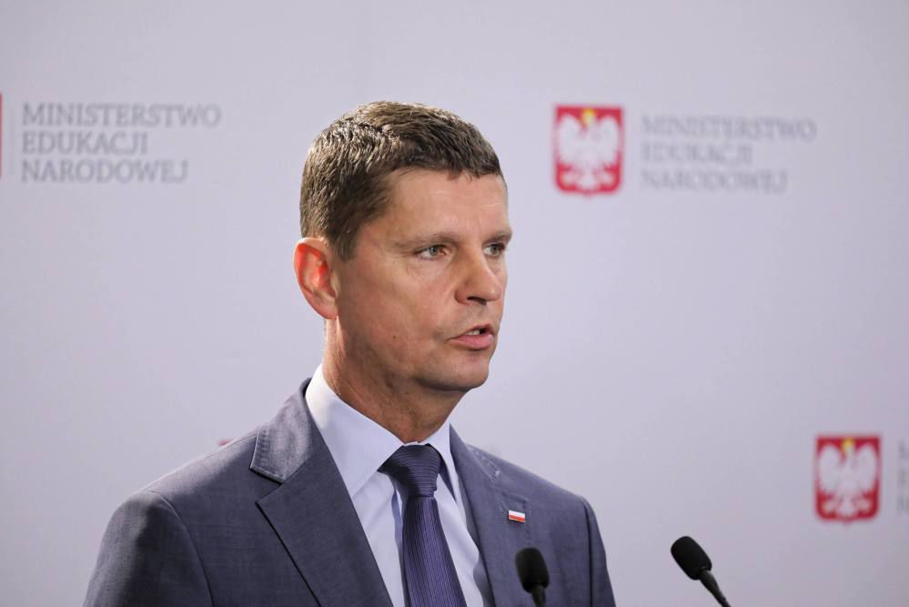 Piontkowski: MEN pozostawiło sobie w przepisach prawo do zawieszenia zajęć w całym kraju