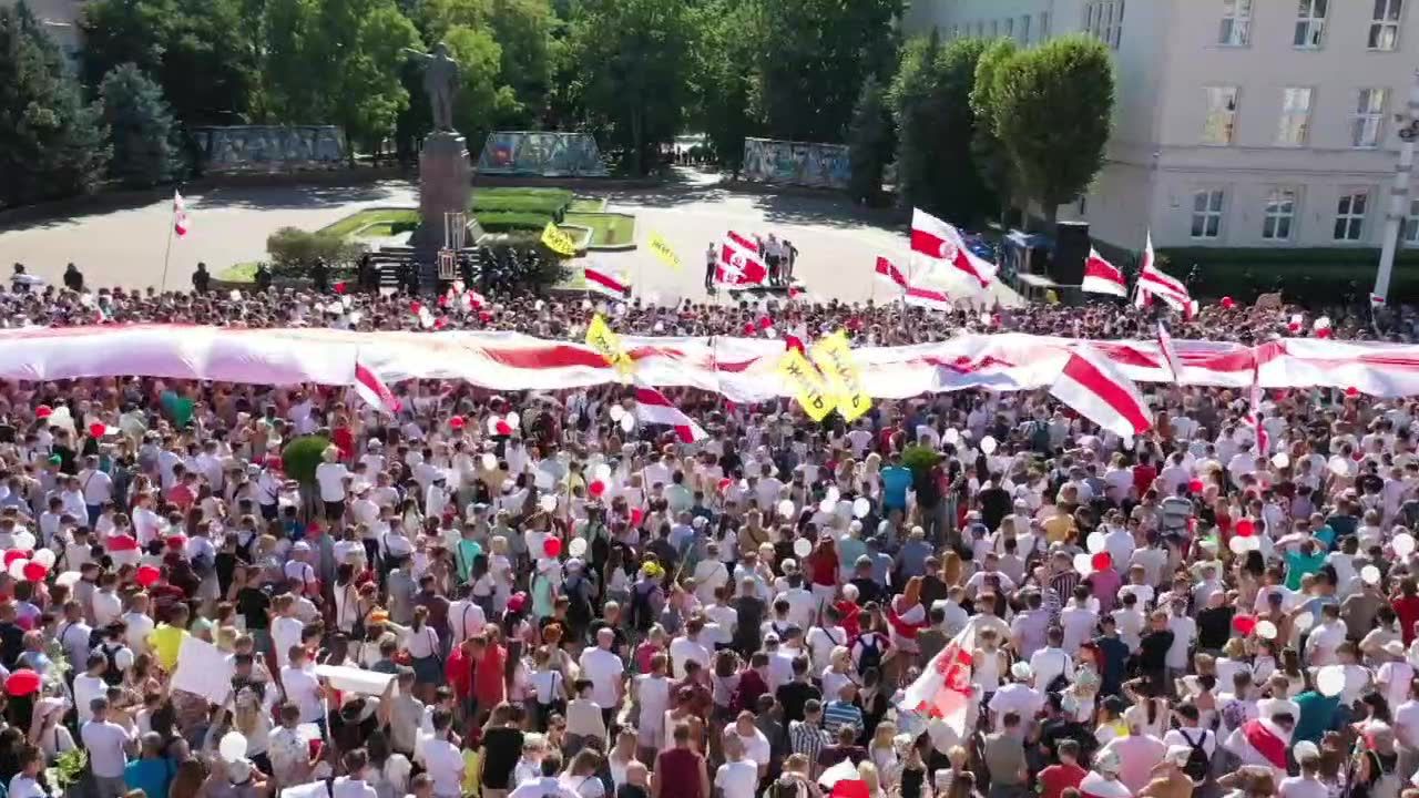 Masowe protesty przeciwko rządom Łukaszenki w Mińsku i innych białoruskich miastach