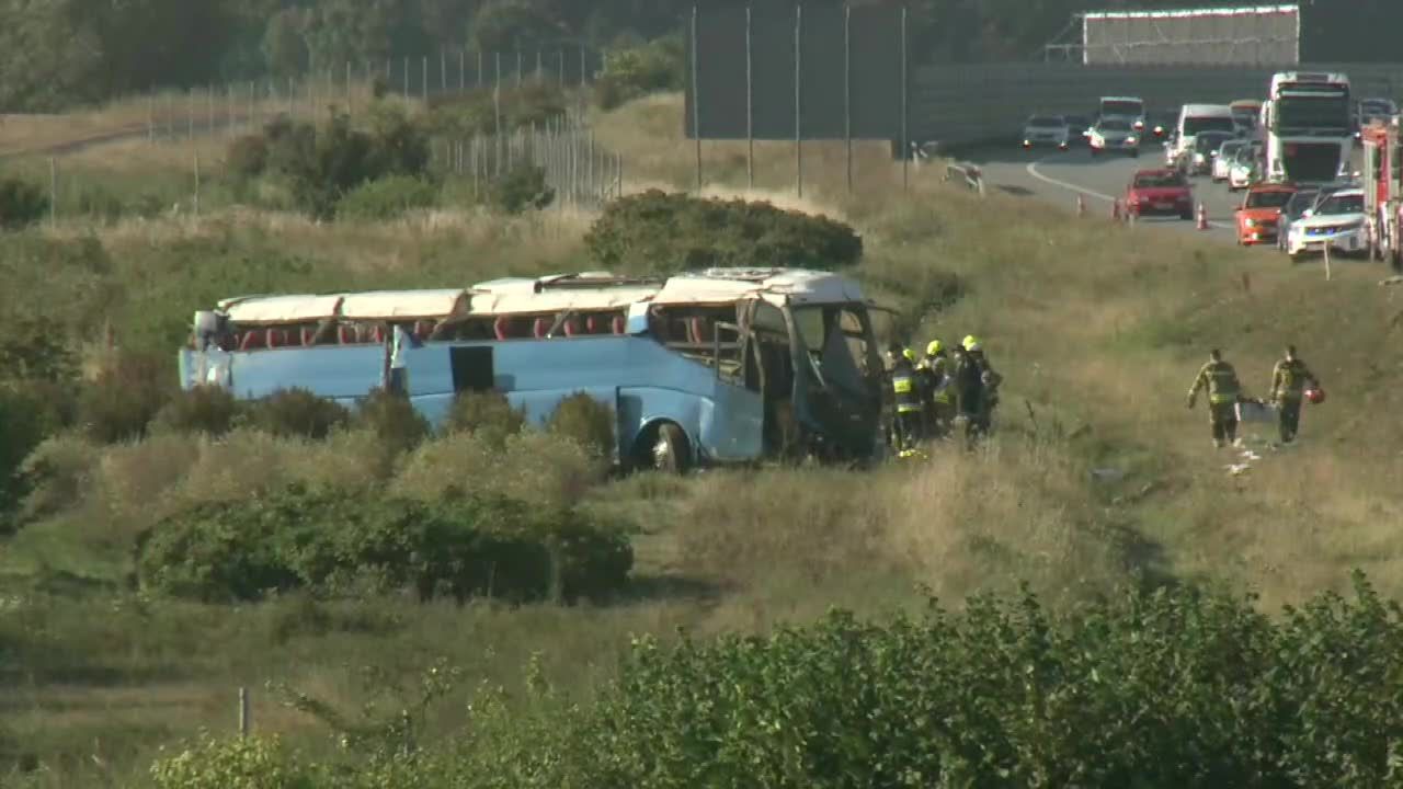 Wypadek autokaru na autostradzie A1. 16 osób trafiło do szpitali