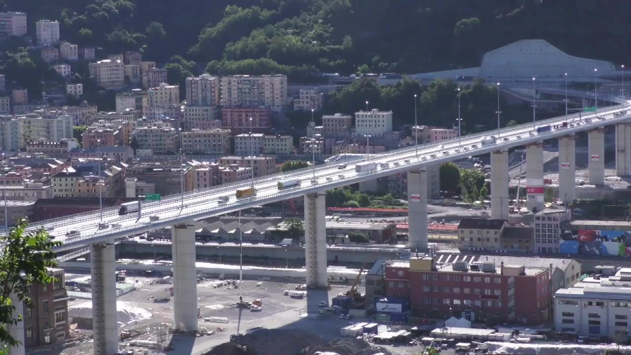 Dwa lata po głośnej katastrofie w Genui otworzono nowy most. Jego architekt zapewnił, że konstrukcja powinna wytrzymać 1000 lat