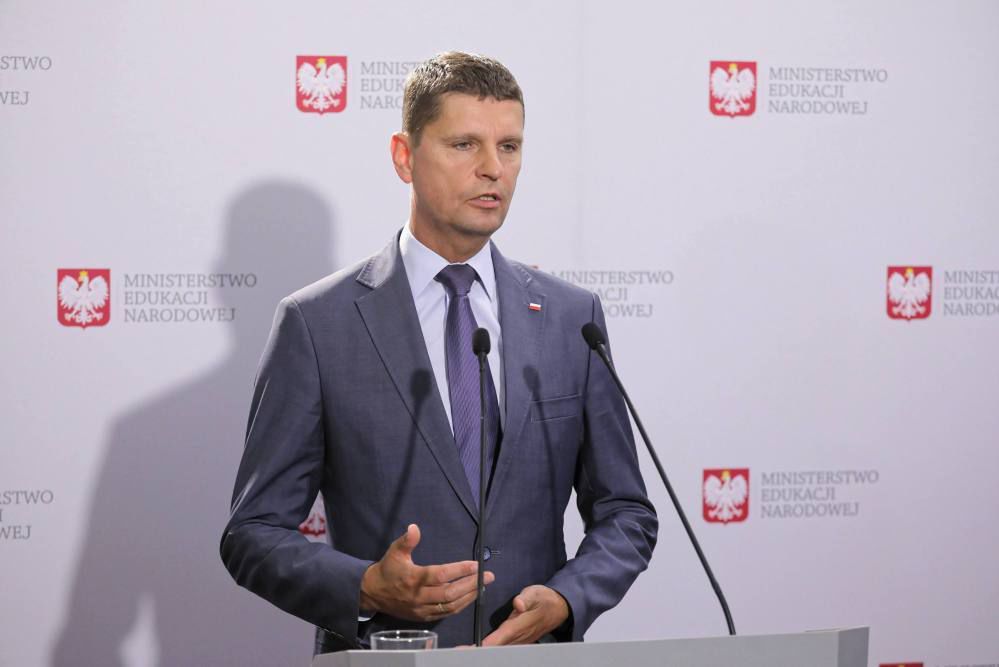 Piontkowski: w strefach żółtych lub czerwonych uczniowie przewlekle chorzy będą mogli uczyć się zdalnie