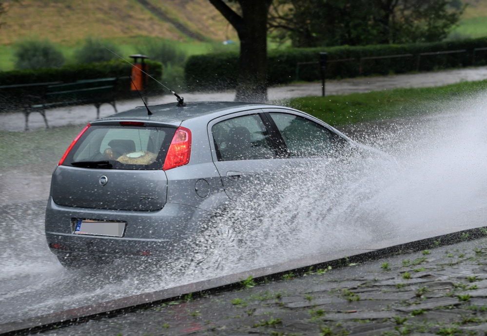 MGW: silny deszcz i burze w woj. zachodniopomorskim