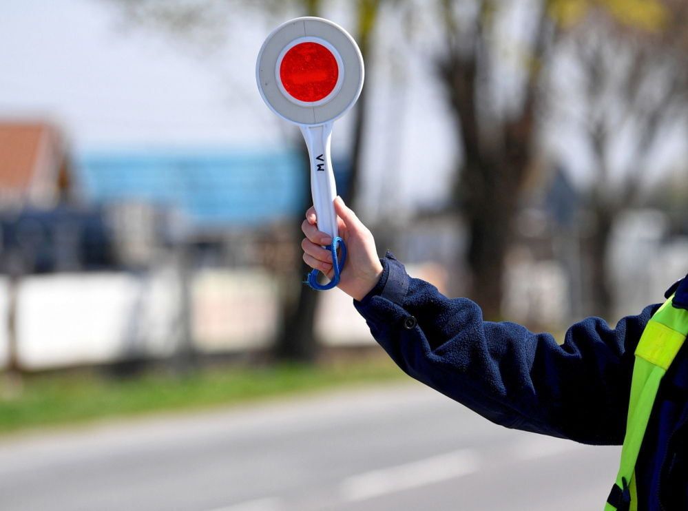 100-letni kierowca spowodował kolizję; jechał z 95-letnią pasażerką