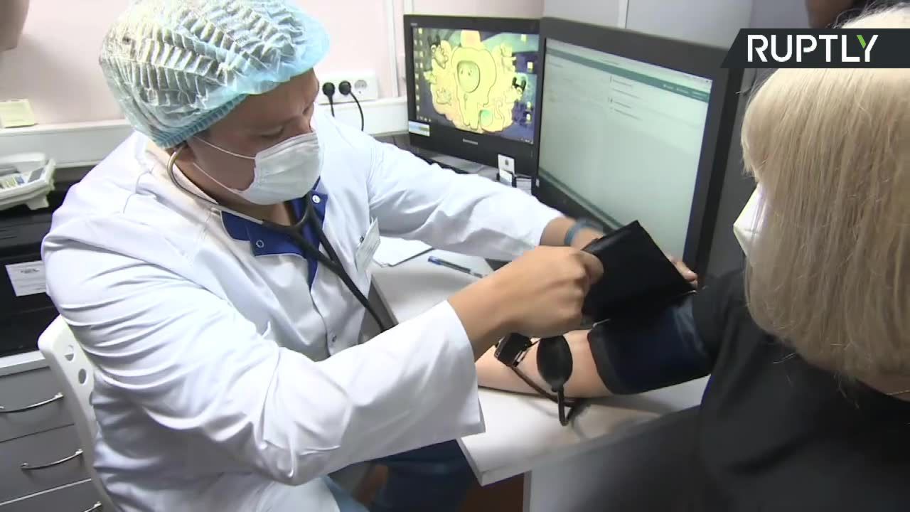 Rosyjska szczepionka przeciw COVID-19. Ochotnicy przechodzą badania przed trzecią fazą testów