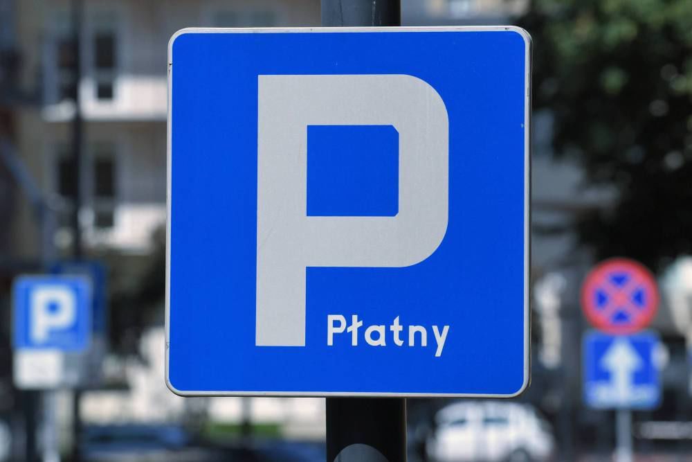 Warszawa: od poniedziałku większa strefa płatnego parkowania i wyższe kary za brak opłaty