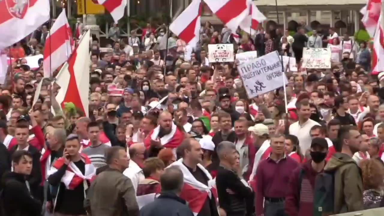 Ponad 100 tys. ludzi idzie w Marszu Jedności w Mińsku. Duże siły milicji i wojska w centrum miasta