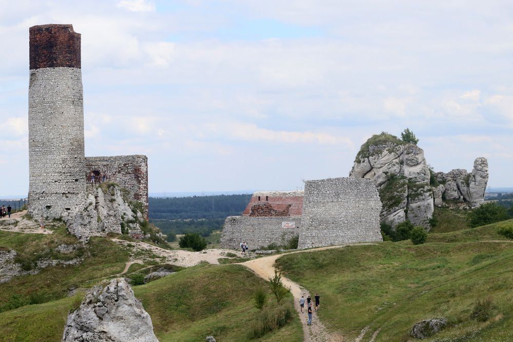 Jura Krakowsko-Częstochowska: naukowcy odkryli system tuneli pod zamkiem w Olsztynie